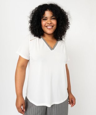 Tee-shirt à manches courtes avec col V brodé femme grande taille vue2 - GEMO (G TAILLE) - GEMO