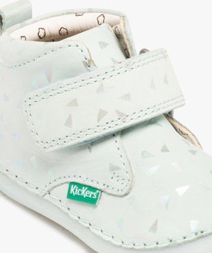 Chaussures premiers pas bébé fille bottillons en cuir imprimé avec scratch - Kickers vue6 - KICKERS - GEMO