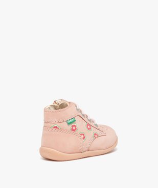 Chaussures premiers pas bébé fille en cuir imprimé à fleurs - Kickers vue4 - KICKERS - GEMO