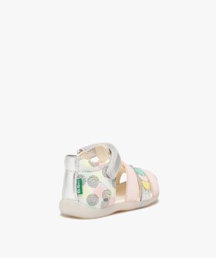 Chaussures premiers pas bébé fille sandales en cuir à motifs avec bout fermé - Kickers vue4 - KICKERS - GEMO