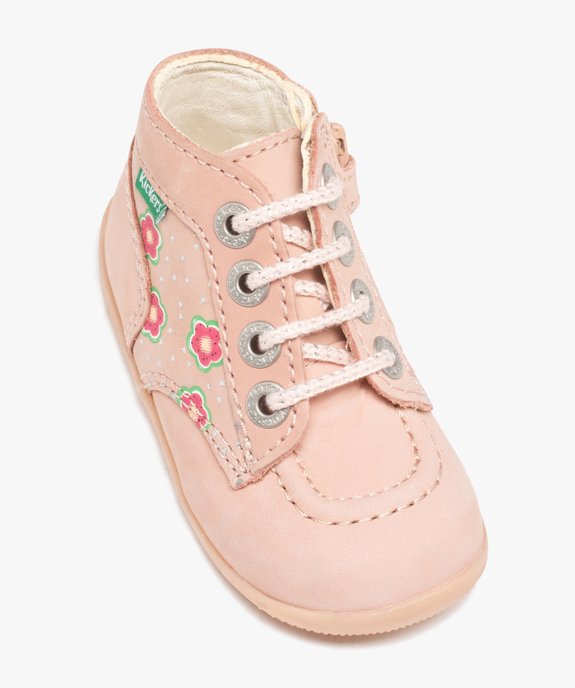 Chaussures premiers pas bébé fille en cuir imprimé à fleurs - Kickers vue5 - KICKERS - GEMO