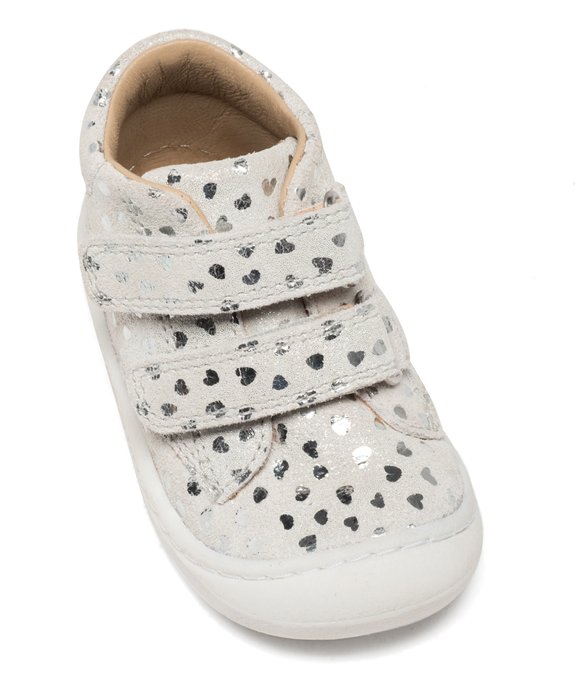 Chaussures premiers pas bébé fille en cuir suédé avec petits coeurs brillants et à scratch - NA! vue6 - NA! - GEMO